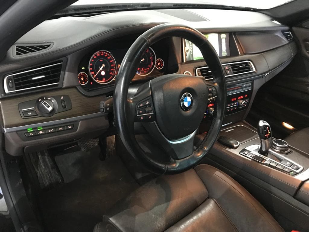 BMW 750 LD X-Drive · Ano 2013 — image 25