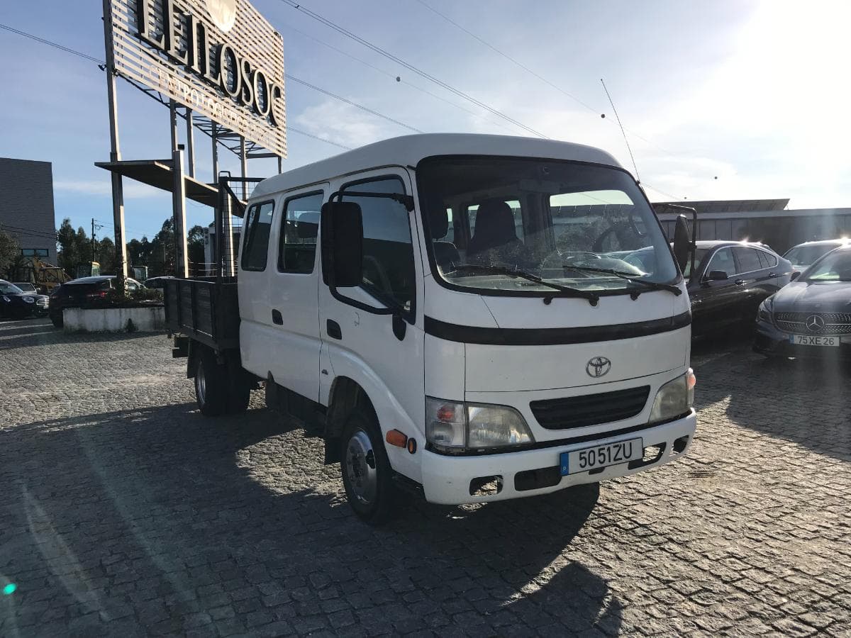 Toyota Dyna 2.5 D4D · Ano 2005 — imagem 1