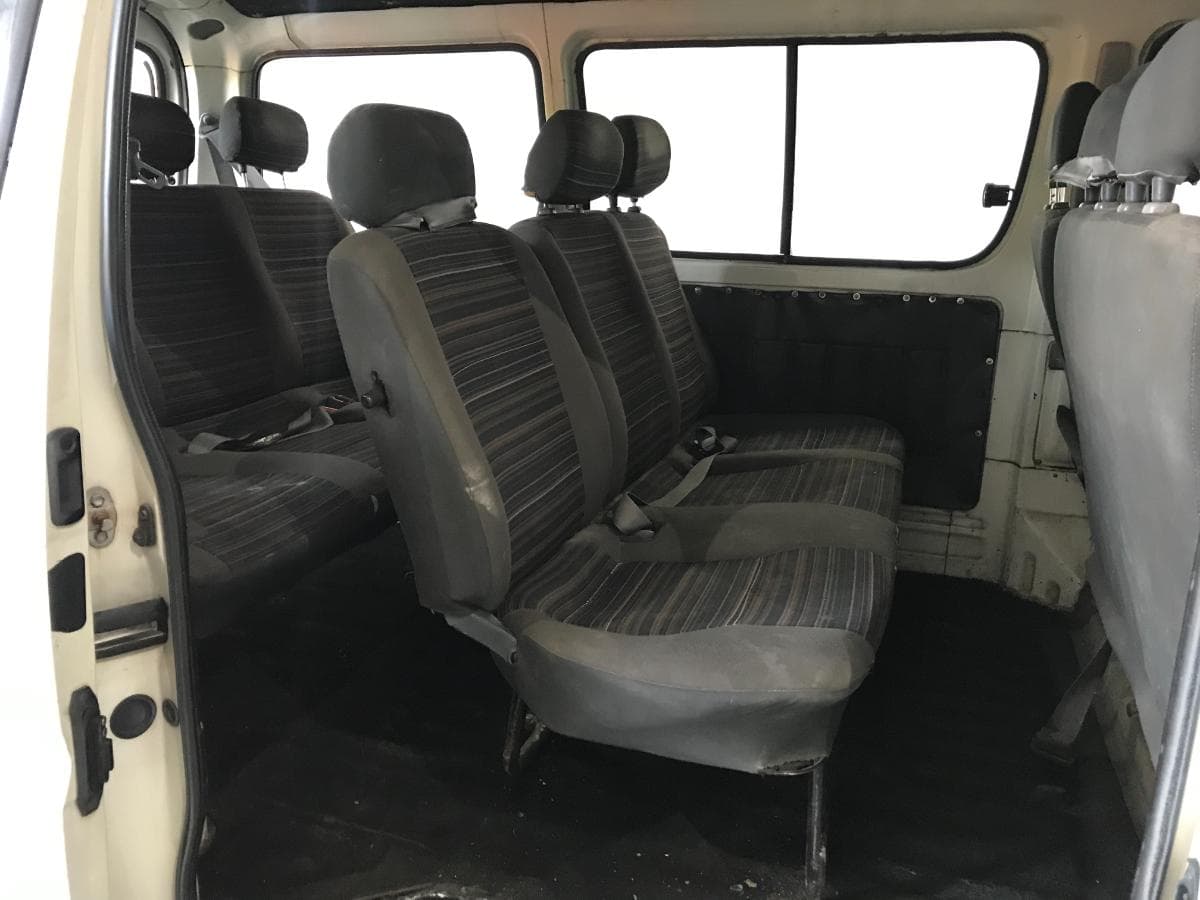 Toyota Hiace 2.4D · Ano 1999 — image 19