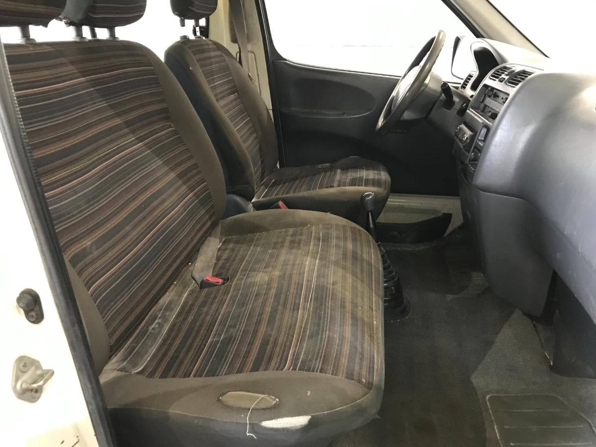 Toyota Hiace 2.4D · Ano 1999 — image 20