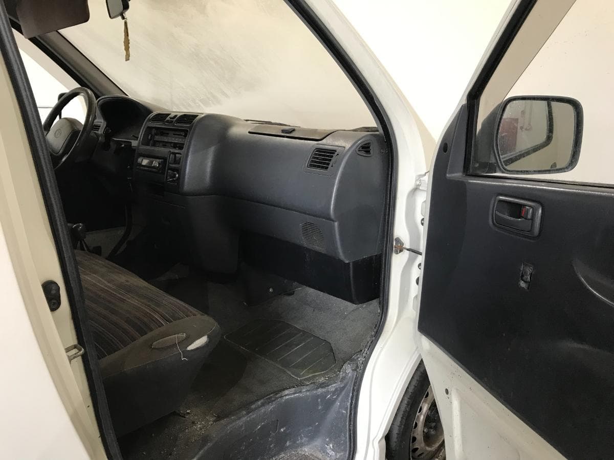 Toyota Hiace 2.4D · Ano 1999 — image 21
