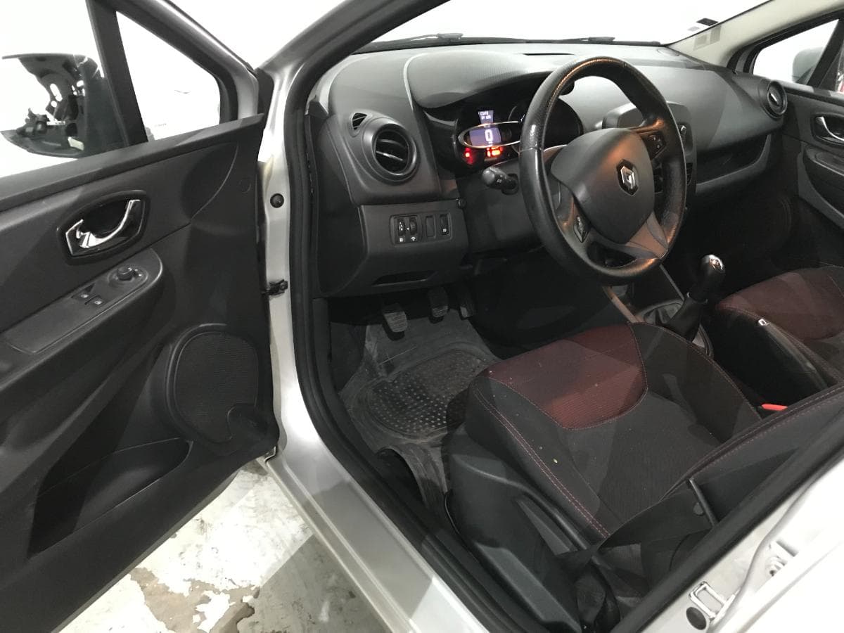 Renault Clio 1.5 DCI · Ano 2014 — imagen 11