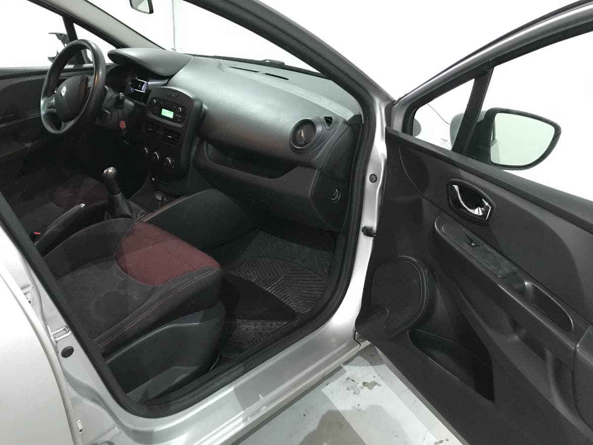 Renault Clio 1.5 DCI · Ano 2014 — imagen 12