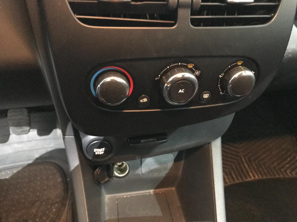 Renault Clio 1.5 DCI · Ano 2014 — imagen 23