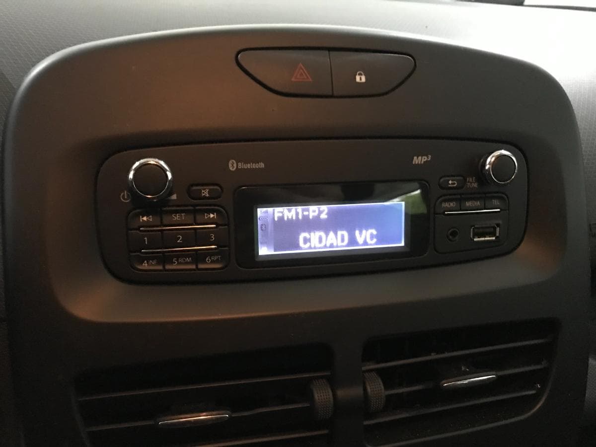 Renault Clio 1.5 DCI · Ano 2014 — imagen 24