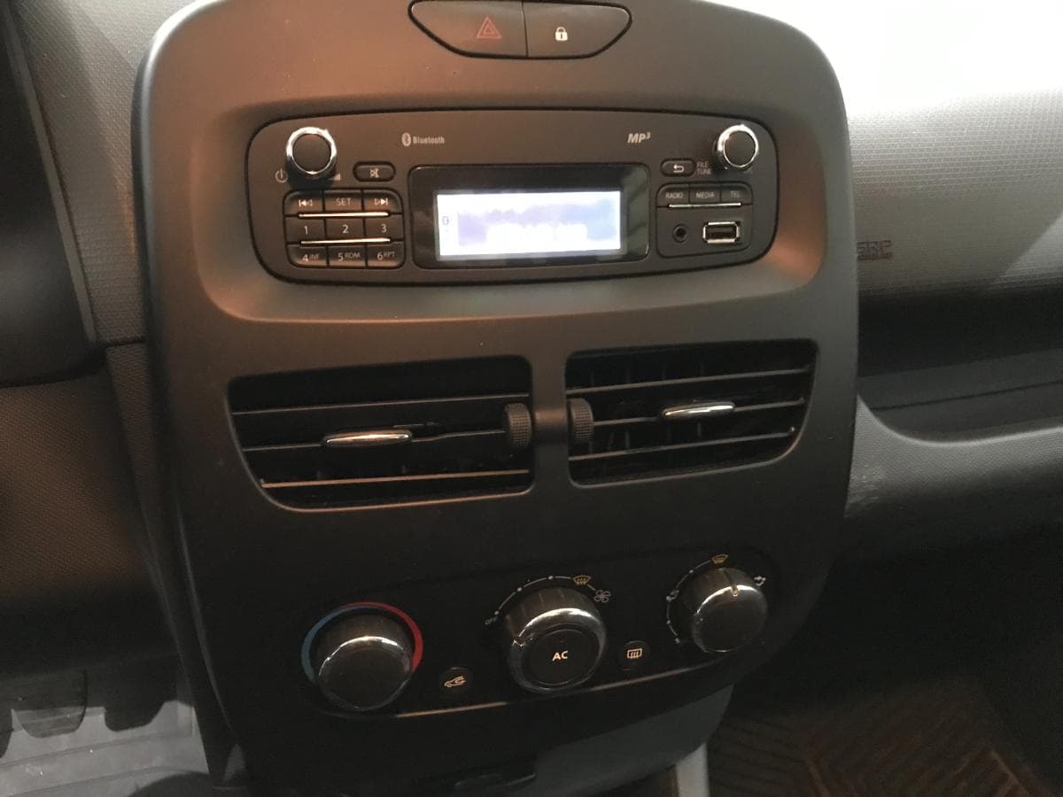 Renault Clio 1.5 DCI · Ano 2014 — imagen 25