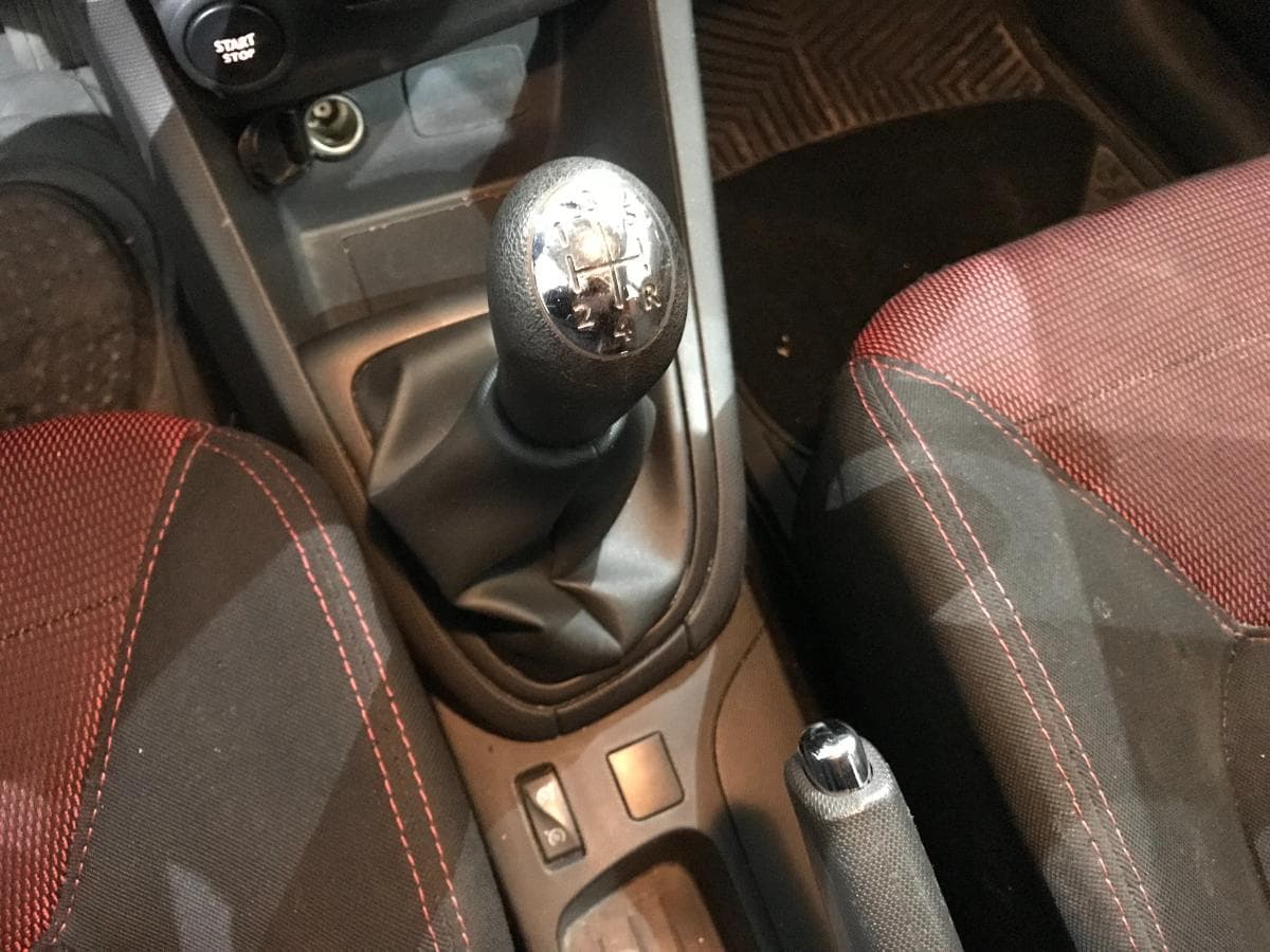 Renault Clio 1.5 DCI · Ano 2014 — imagen 27