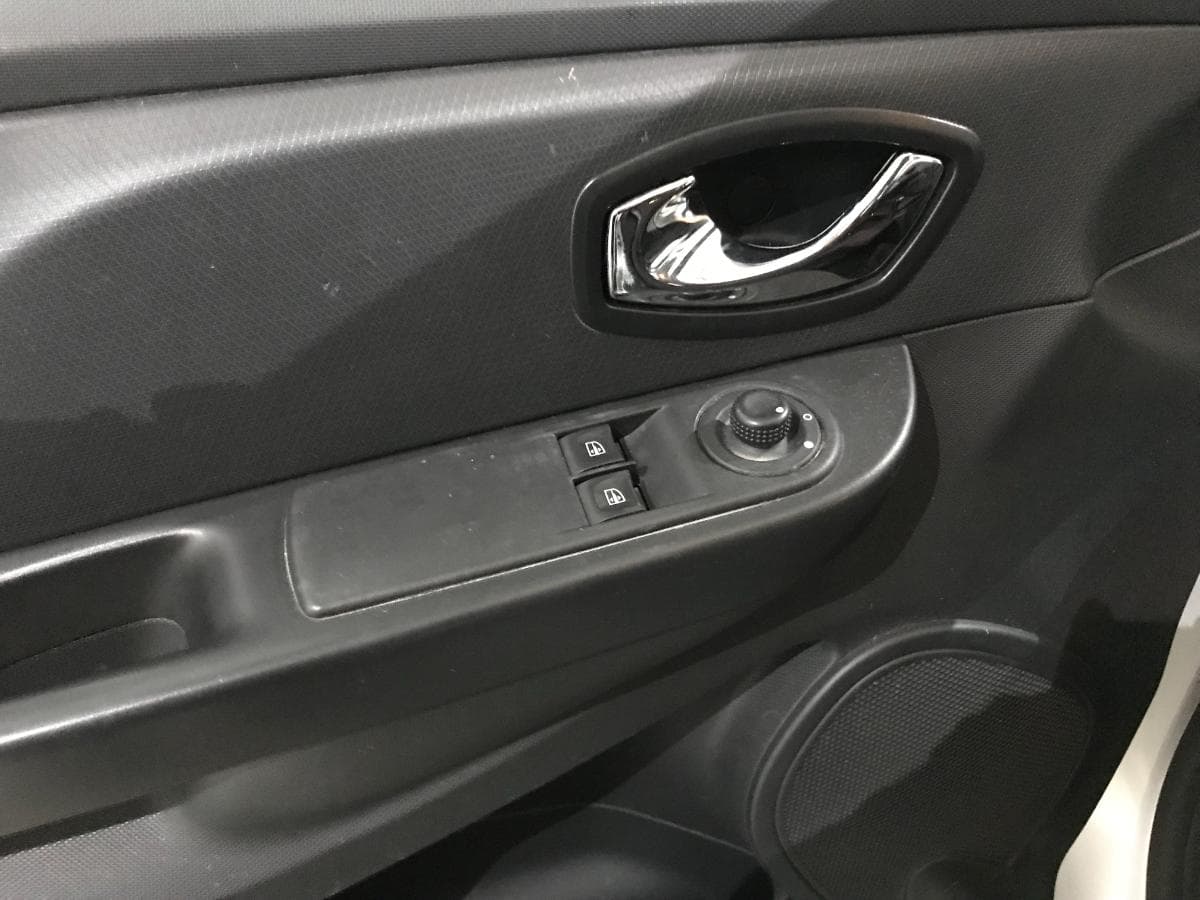 Renault Clio 1.5 DCI · Ano 2014 — imagen 31
