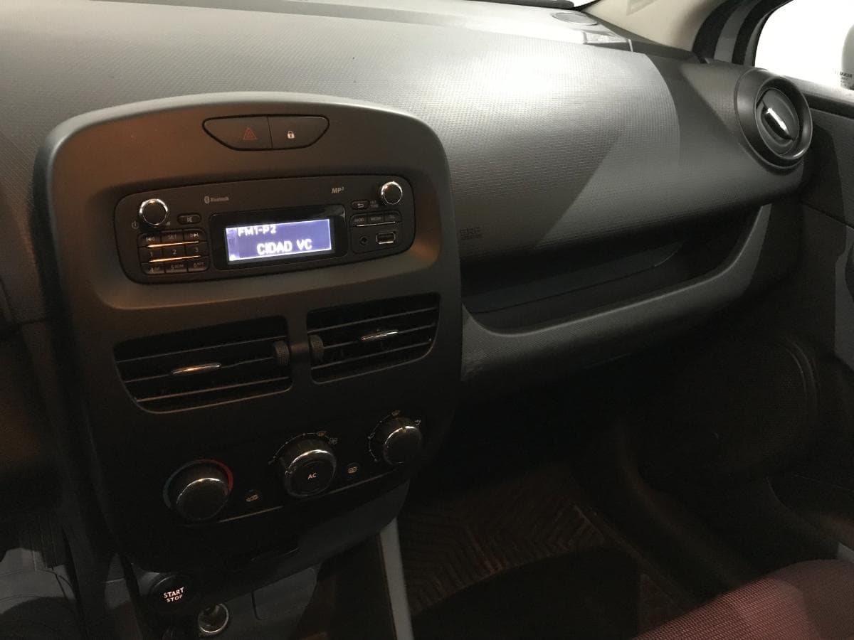 Renault Clio 1.5 DCI · Ano 2014 — imagen 34