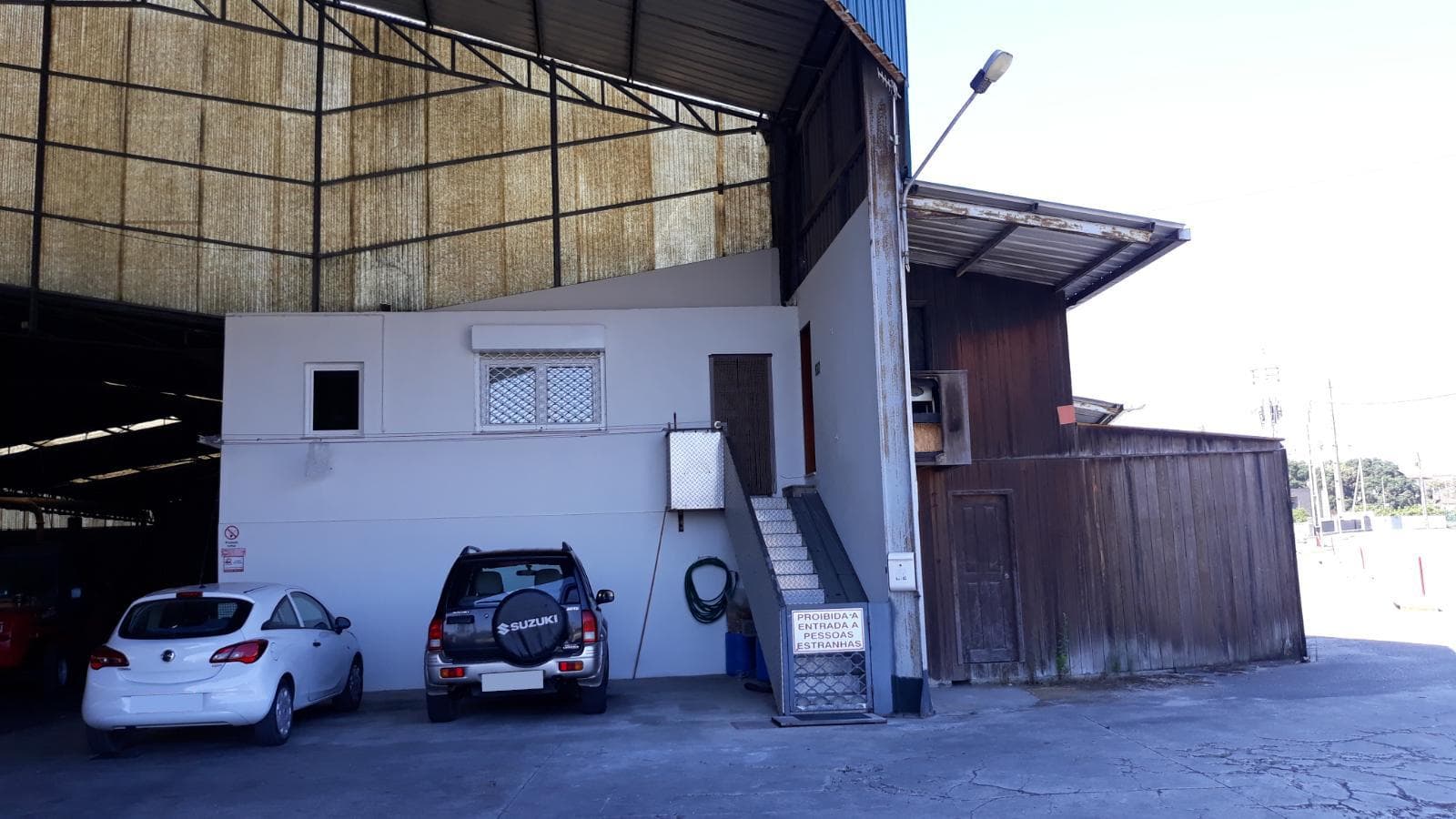 Armazém com logradouro · Leiria — imagem 4