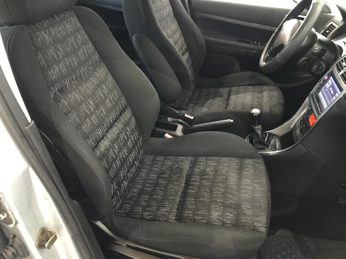 Peugeot 307 1.4 HDI · Ano 2005 — imagem 17