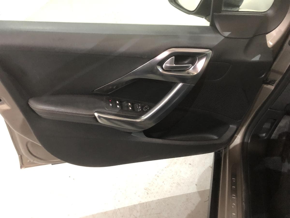 Peugeot 2008 1.6HDI · Ano 2014 — imagem 18