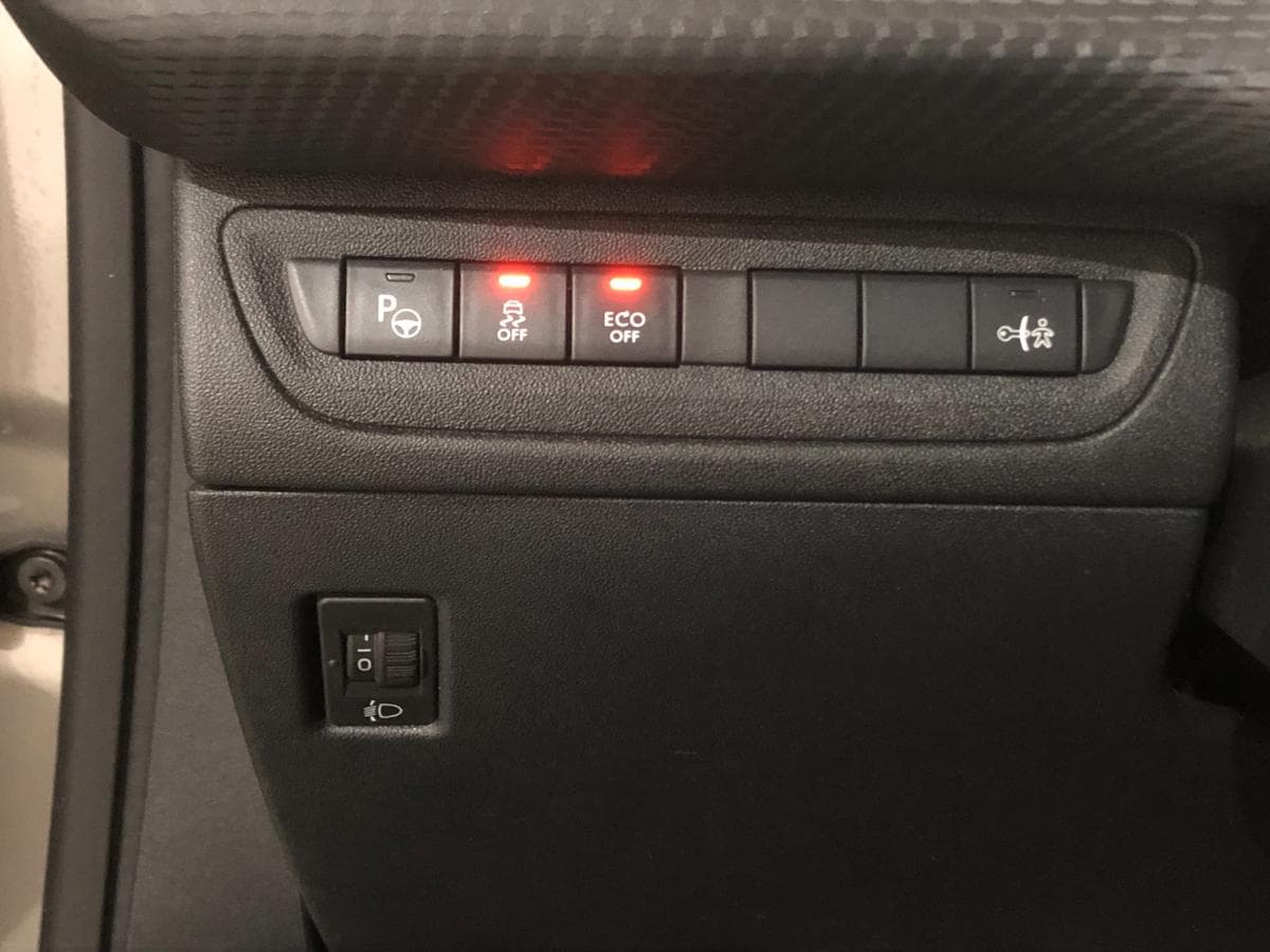 Peugeot 2008 1.6HDI · Ano 2014 — imagem 24