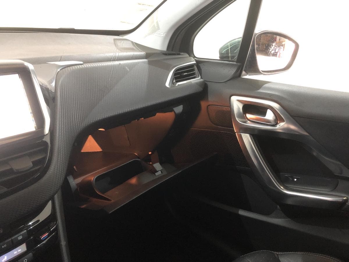 Peugeot 2008 1.6HDI · Ano 2014 — imagem 34