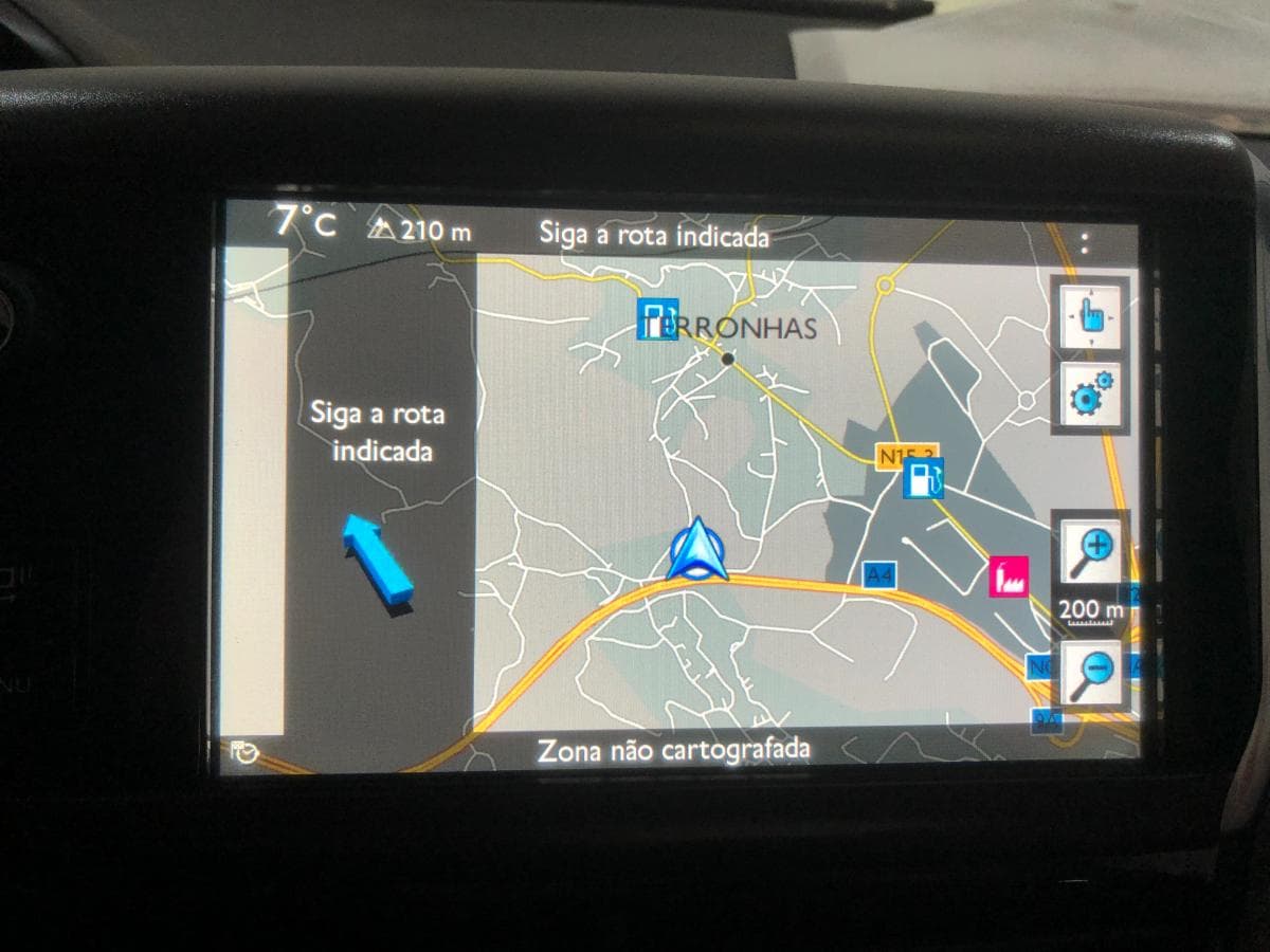Peugeot 2008 1.6HDI · Ano 2014 — imagem 35