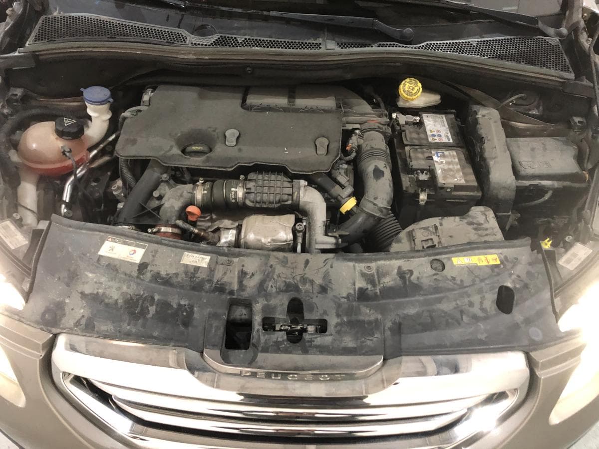 Peugeot 2008 1.6HDI · Ano 2014 — imagem 9