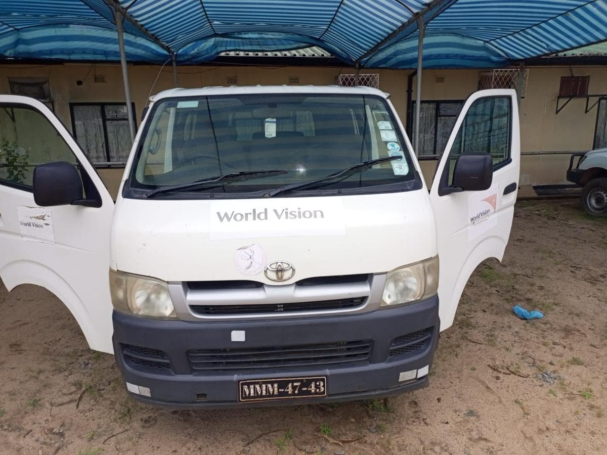 Toyota Hiace · — image 2