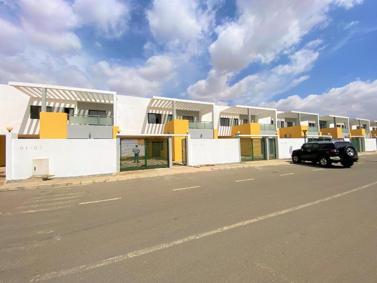 LOTE ÚNICO - 15 MORADIAS – VIANA, LUANDA · Viana — imagen 1