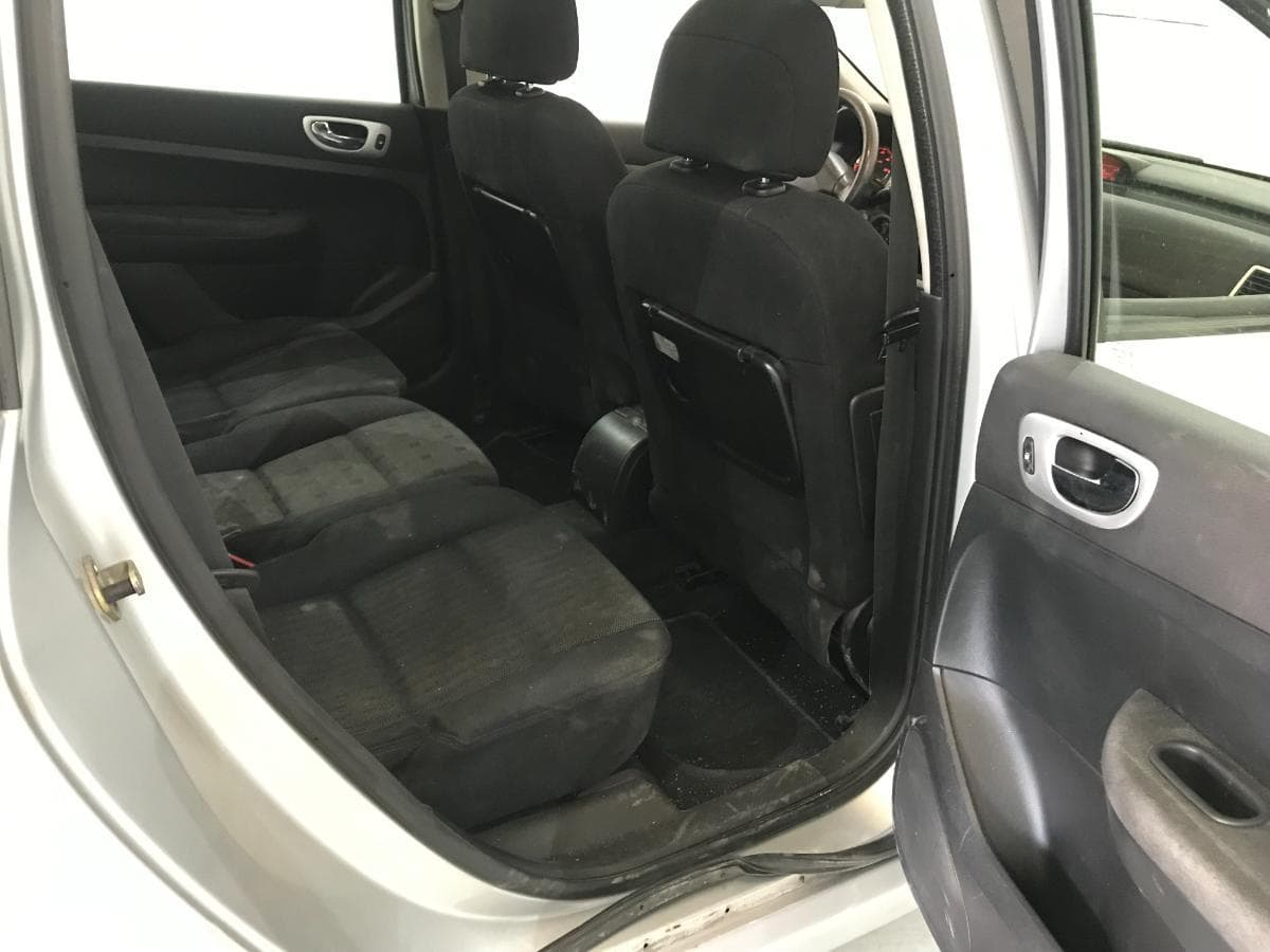 Peugeot 307 SW 1.6 HDI · Ano 2006 — image 21
