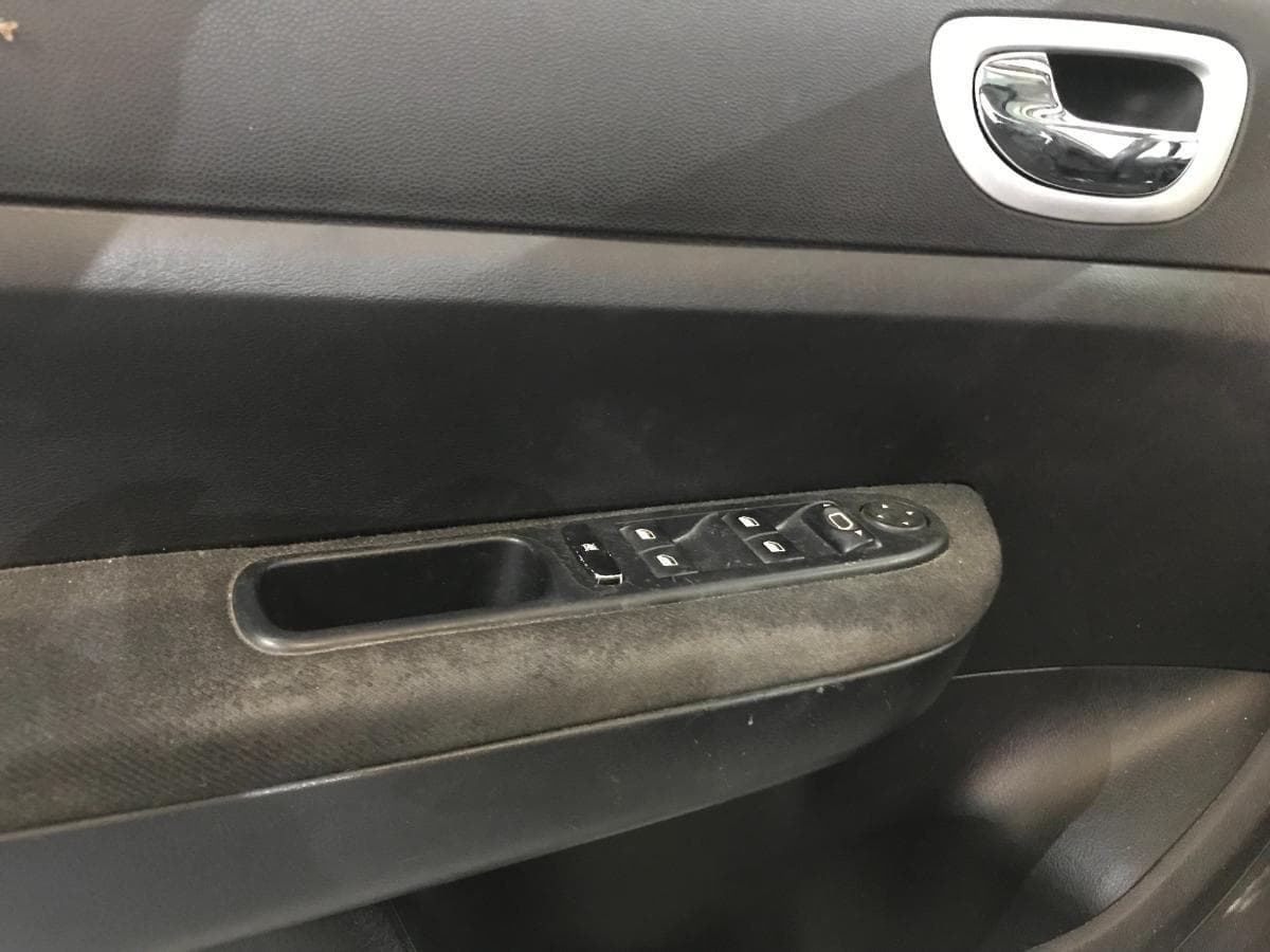 Peugeot 307 SW 1.6 HDI · Ano 2006 — image 26