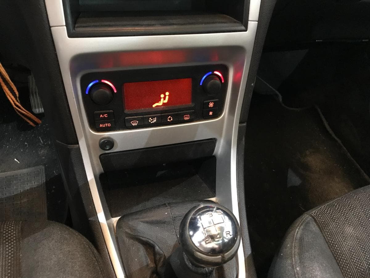 Peugeot 307 SW 1.6 HDI · Ano 2006 — image 27