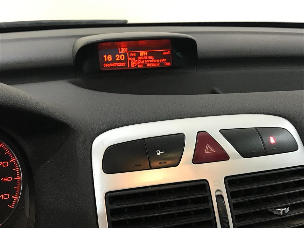 Peugeot 307 SW 1.6 HDI · Ano 2006 — image 32