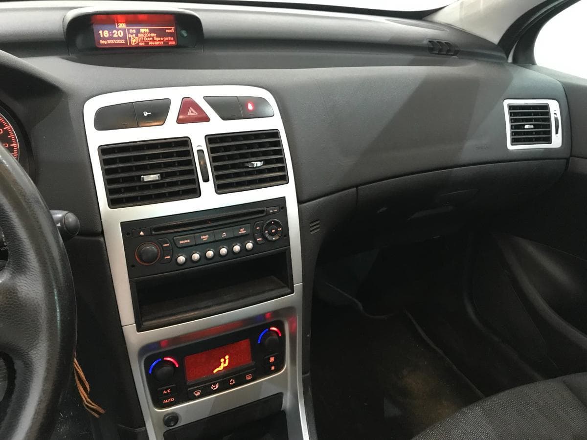 Peugeot 307 SW 1.6 HDI · Ano 2006 — image 37