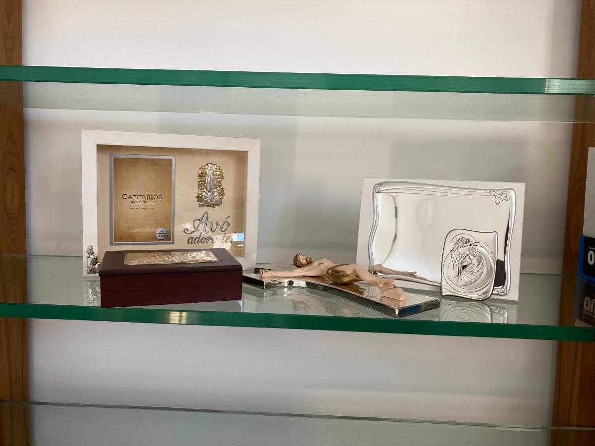 Bibelot e crucifixo + Placa para gravar + Moldura + Caixa — imagen 3