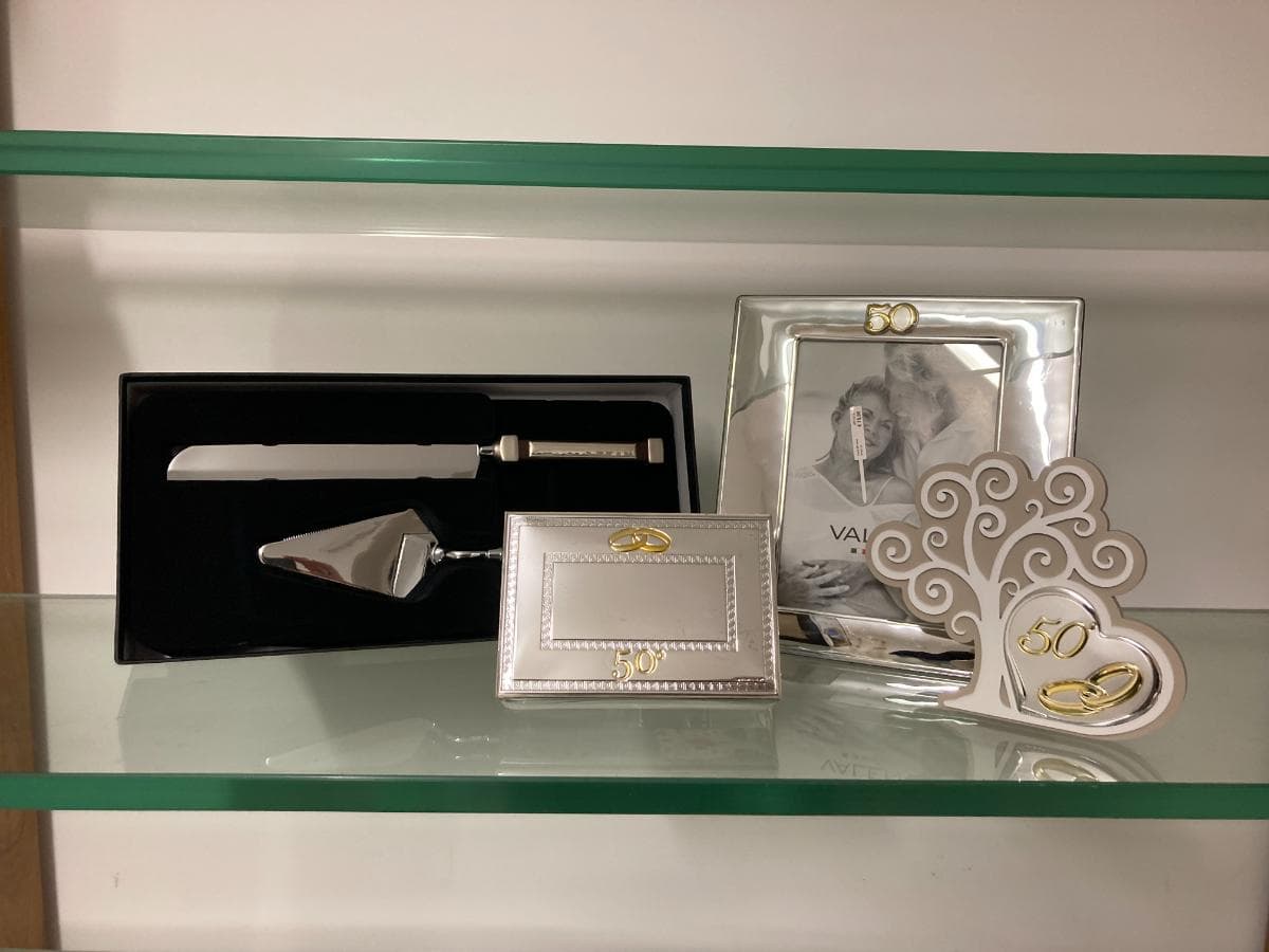 Moldura + Caixa 50 Anos + Bibelot 50 Anos + Conjunto de talheres para corte de bolo — imagem 8