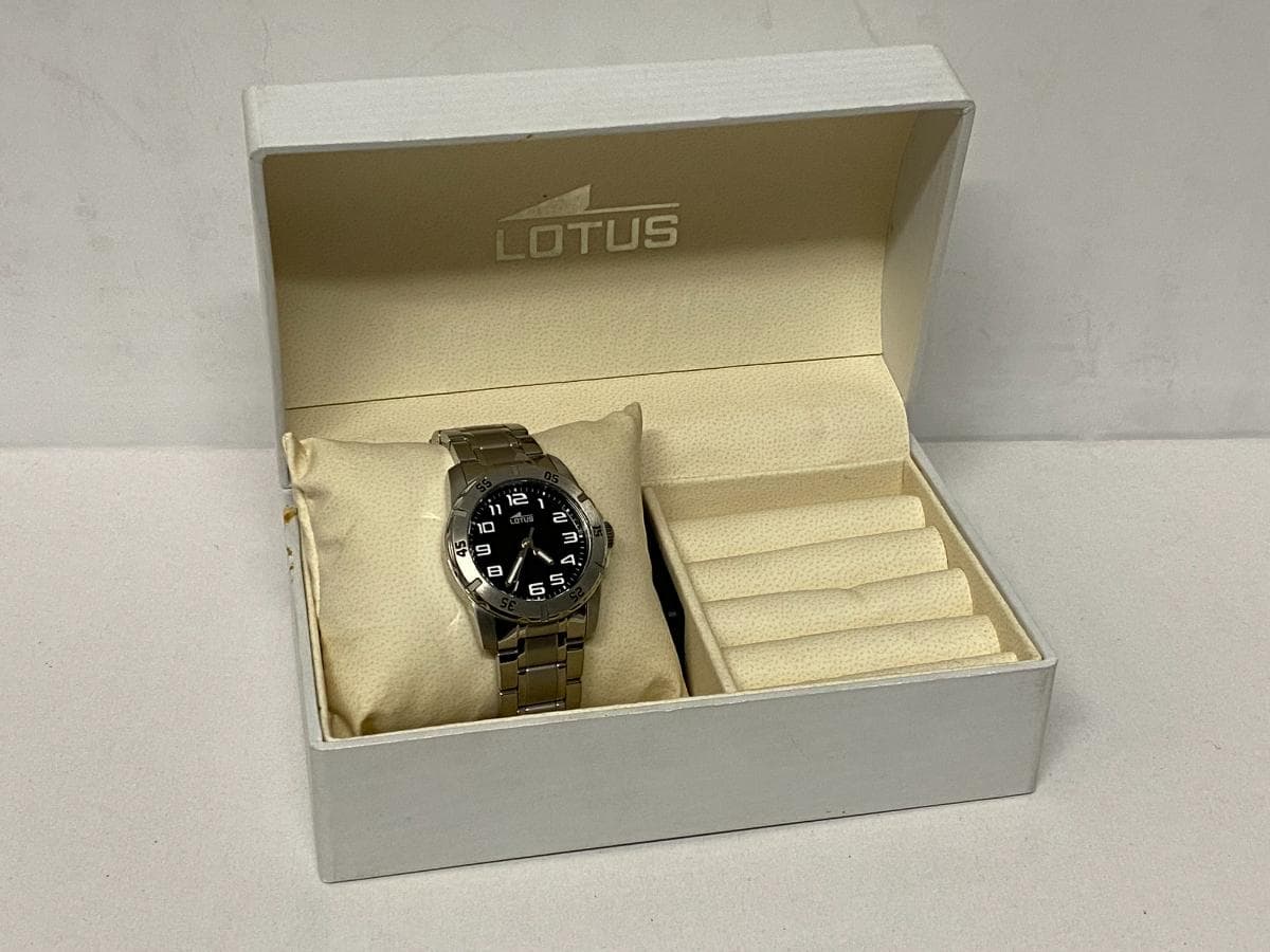Relógio Lotus com caixa — imagem 1