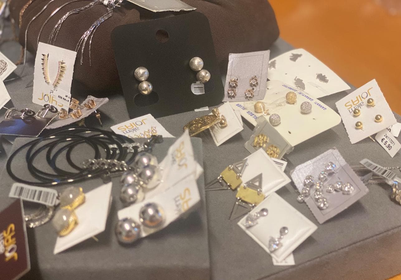 Brincos em prata e outros materiais — imagen 4