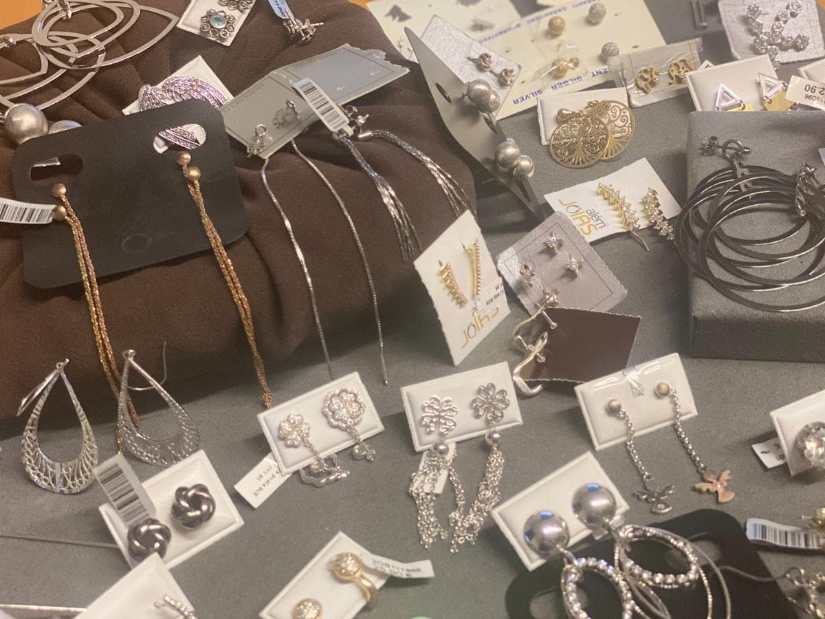Brincos em prata e outros materiais — imagen 17