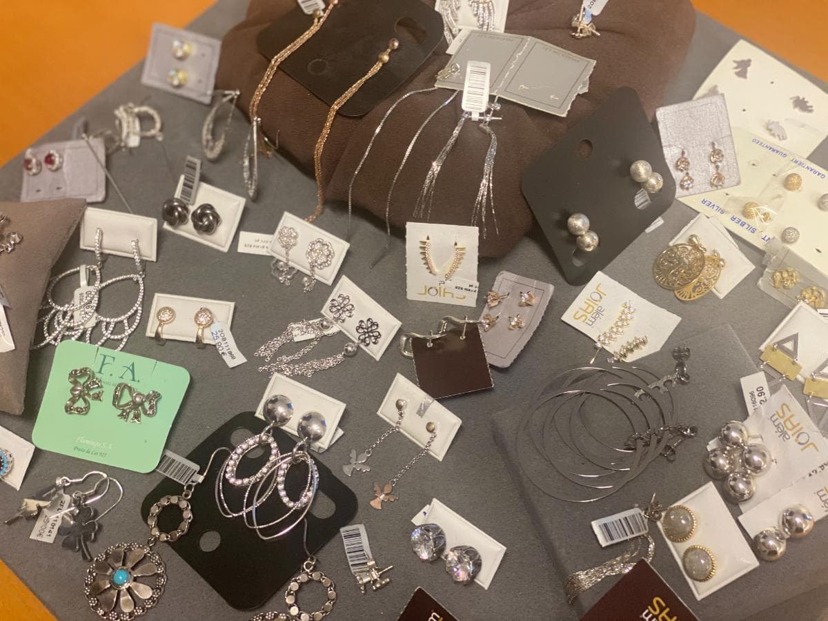 Brincos em prata e outros materiais — imagen 16