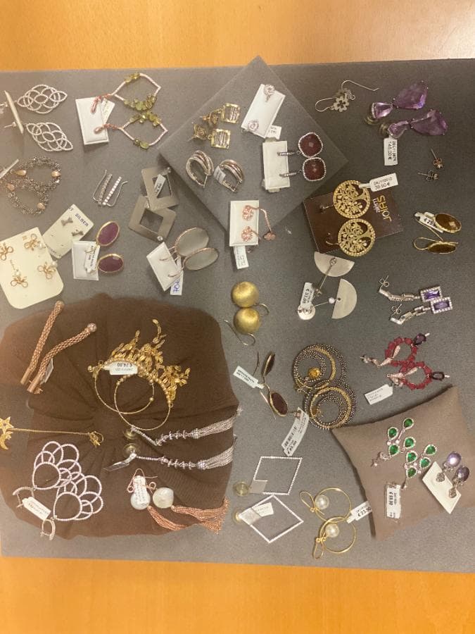 Boucles d'oreilles en argent et autres matériaux — image 2