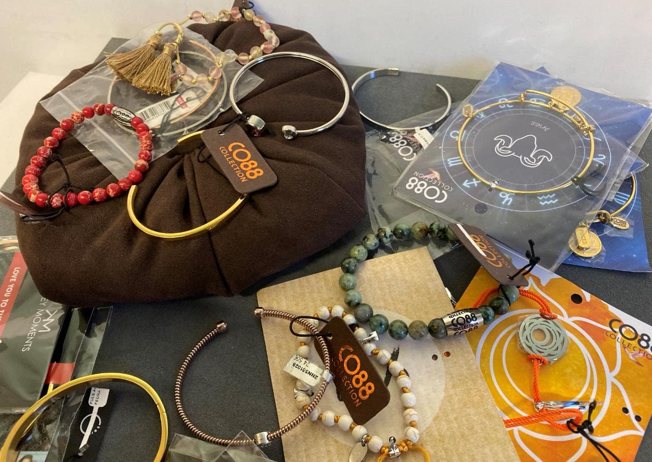 Pulseiras em prata e outros materiais — imagem 2