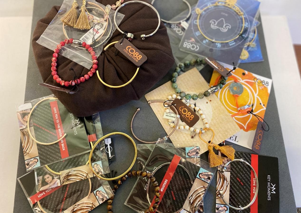 Pulseiras em prata e outros materiais — imagem 5