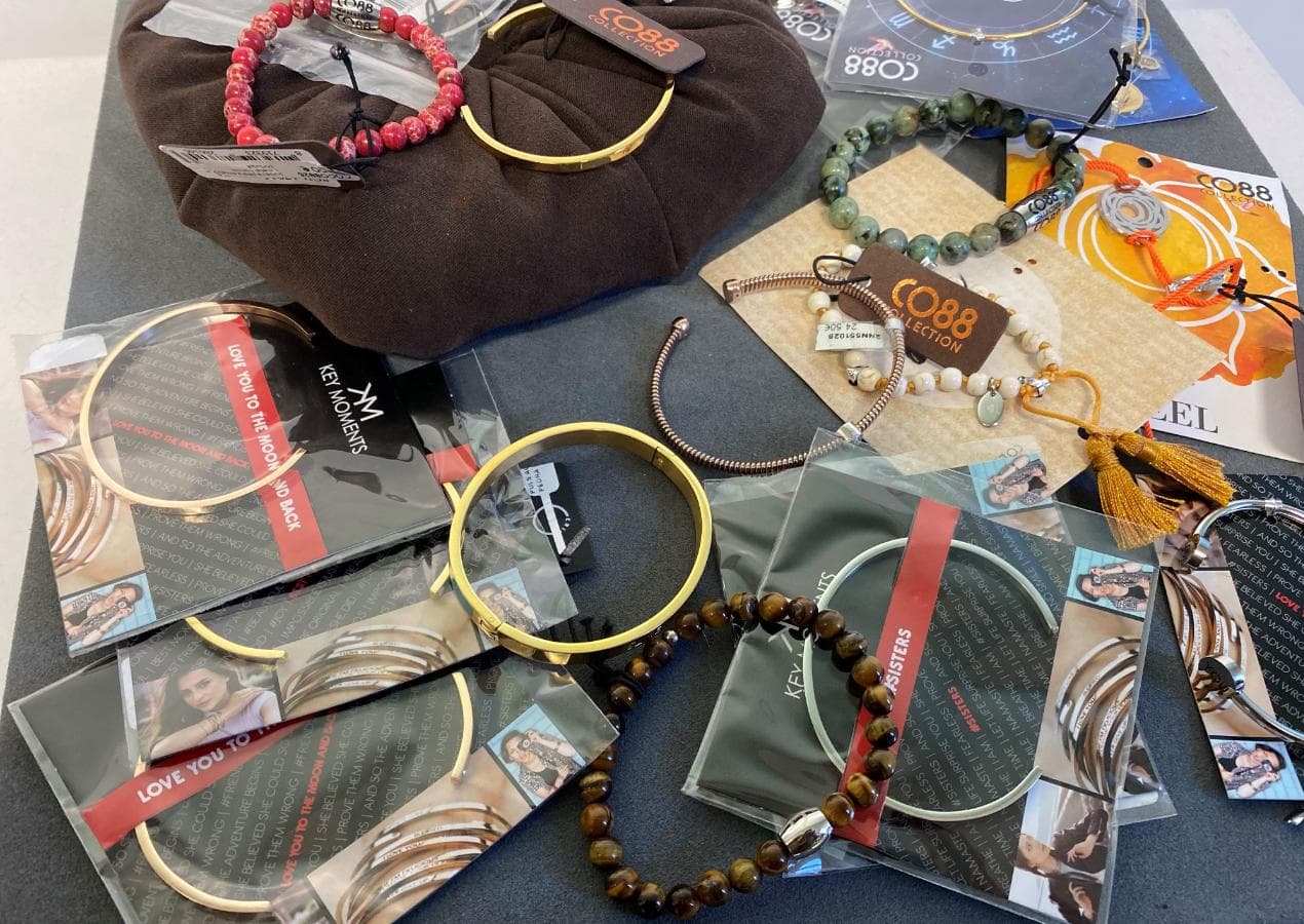 Pulseiras em prata e outros materiais — imagem 4