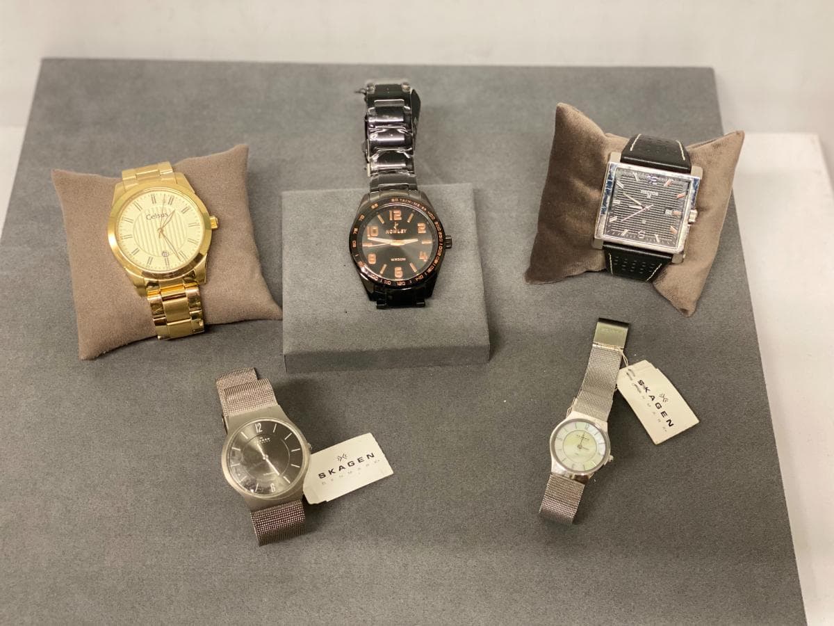 Montres de diverses marques et matériaux — image 1