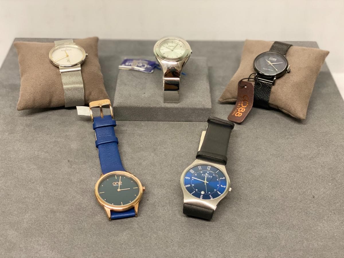 Montres de diverses marques et matériaux — image 1