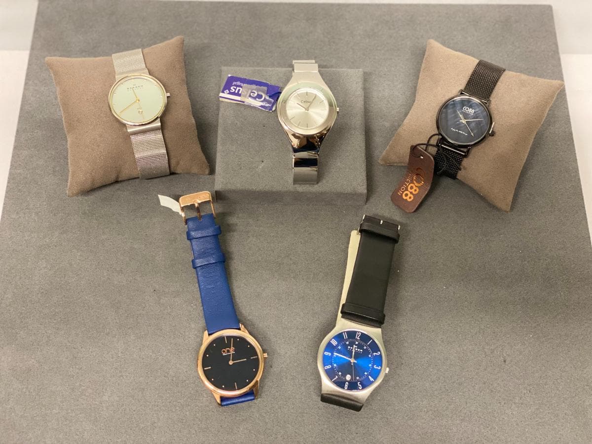 Montres de diverses marques et matériaux — image 3