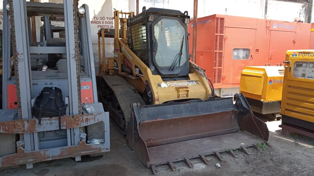 Mini carregadeira Caterpillar 277B