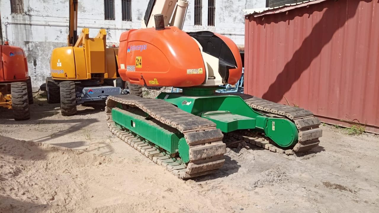 Plataforma elevatória  JLG 660 SJC