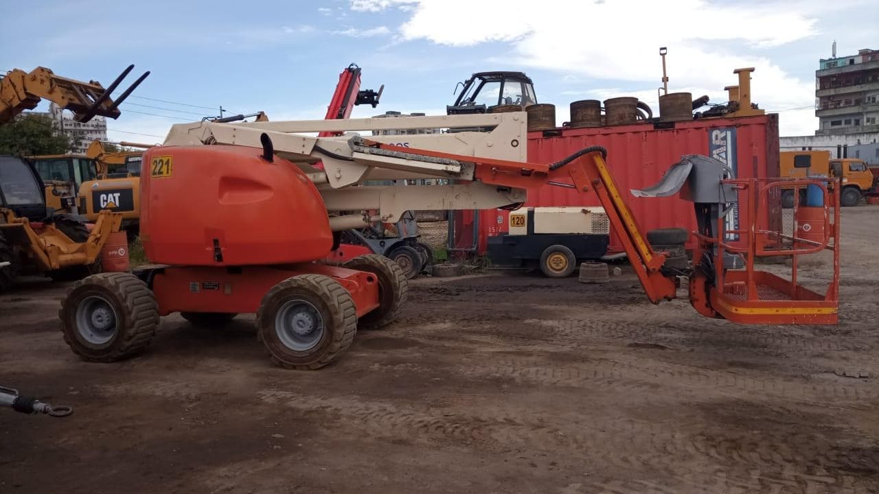 Plataforma elevatória JLG 16M