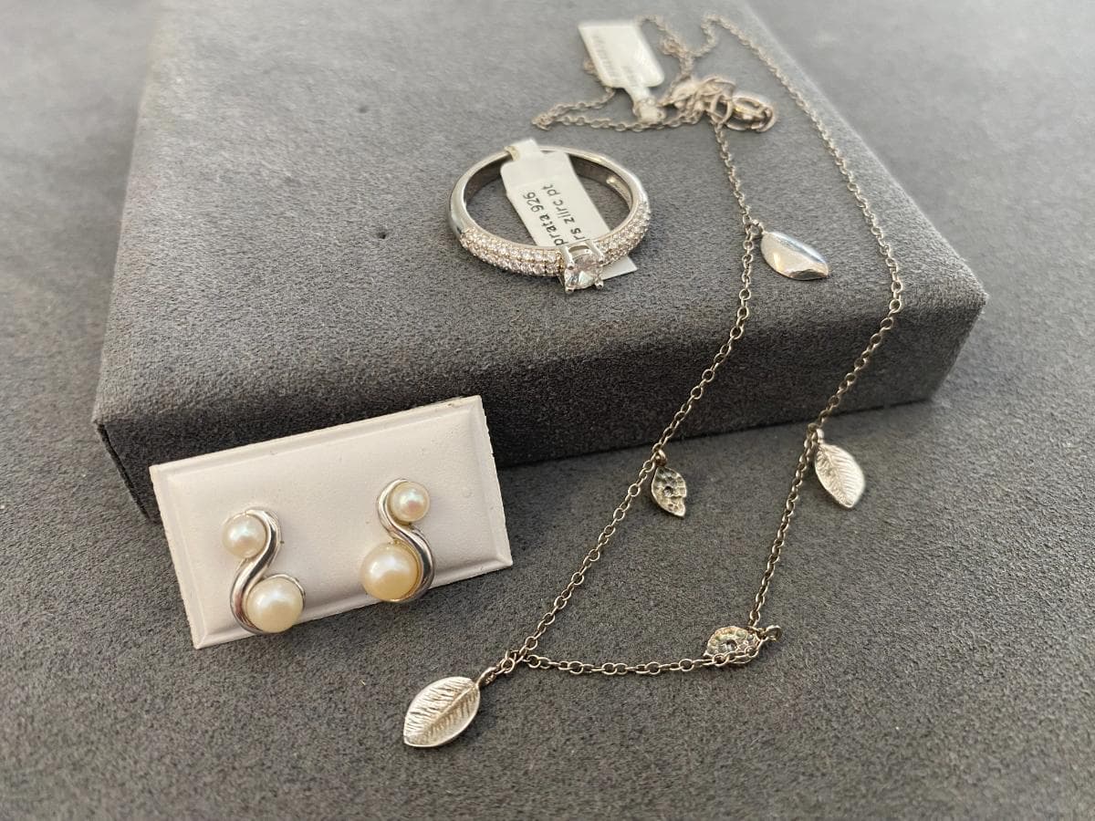 Pare de pendientes + Anillo de plata + Collar de Plata — imagen 4