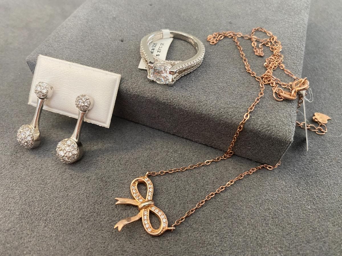 Pare de pendientes + Anillo de plata + Collar de Plata