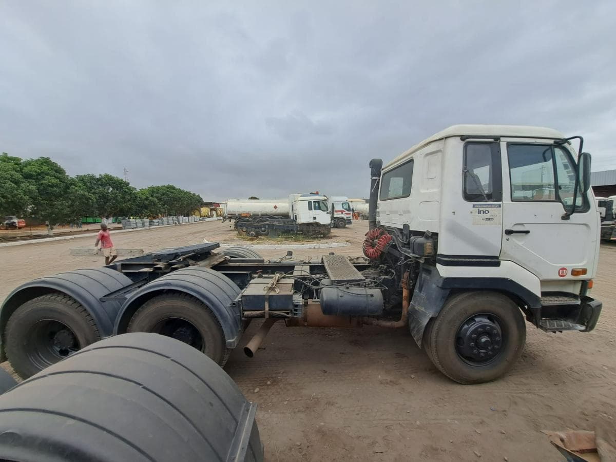 Camião trator (cavalo) NISSAN · Belas — imagem 5
