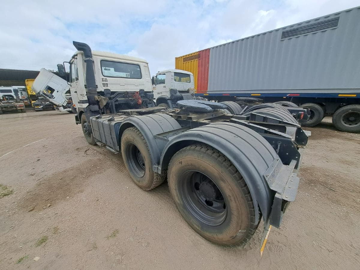 Camião trator (cavalo) NISSAN · Belas — imagem 6