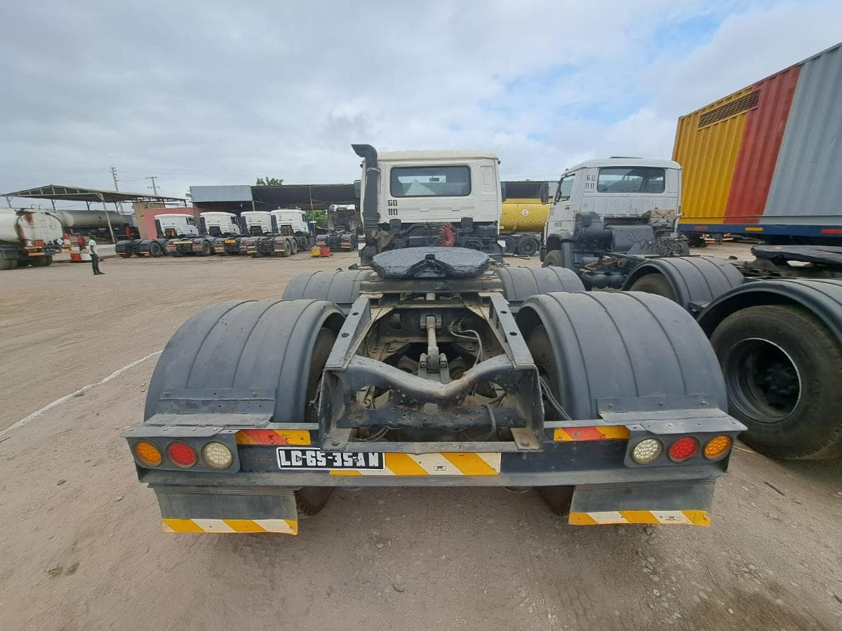 Camião trator (cavalo) NISSAN · Belas — imagem 8