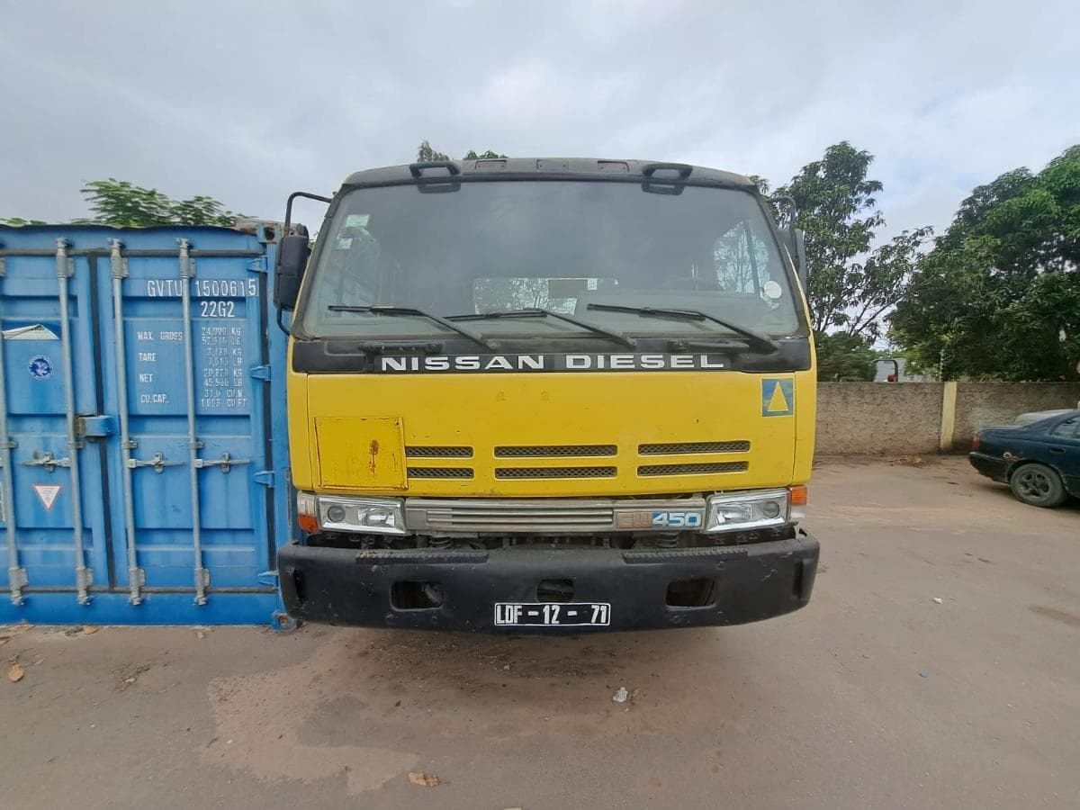Camião trator (cavalo) NISSAN · Belas — imagem 4