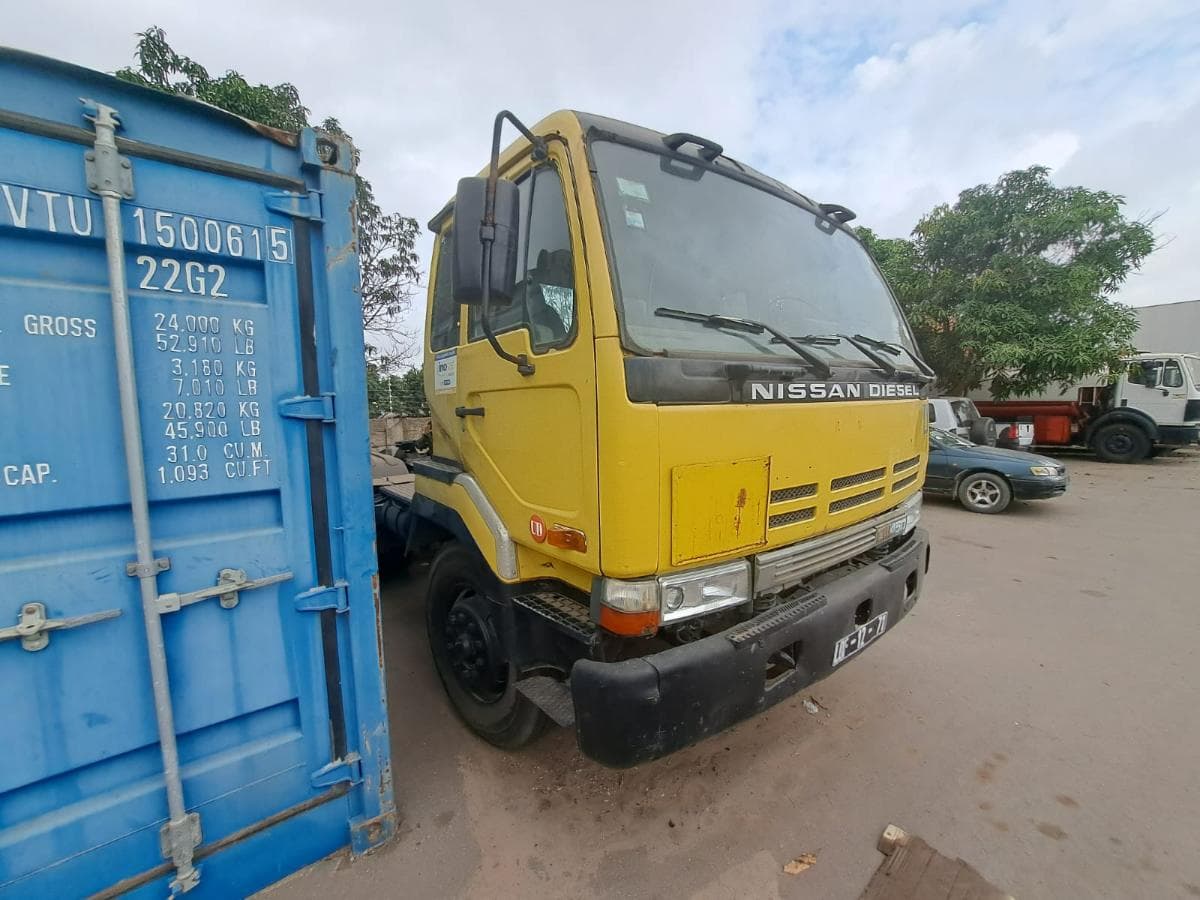 Camião trator (cavalo) NISSAN · Belas — imagem 6